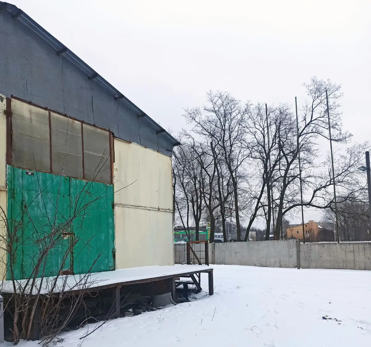 СТО Складський комплекс та вантажний шиномонтаж на в'їзді в Дніпро СТО Складський комплекс та вантажний шиномонтаж на в'їзді в Дніпро